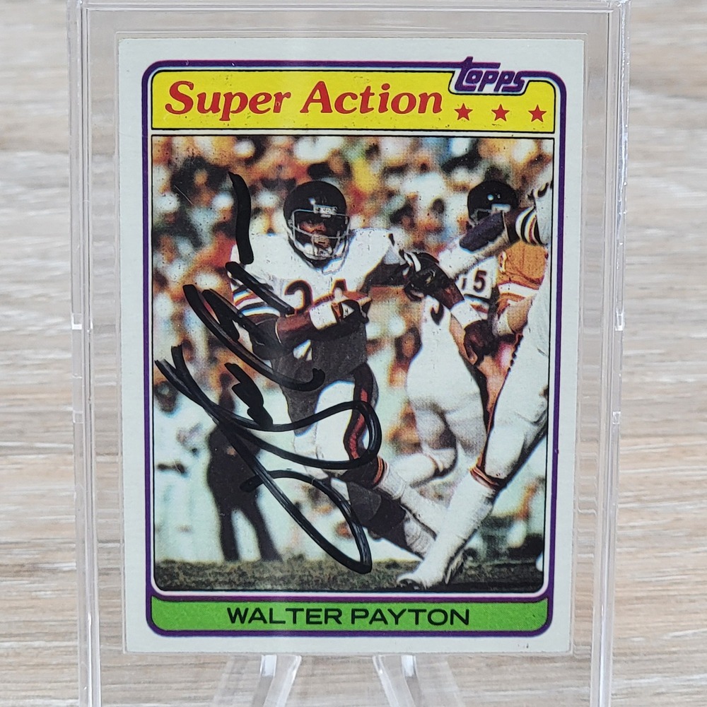 Walter Payton Autographed 1981 Topps Chicago Bears Super Action Football Card
